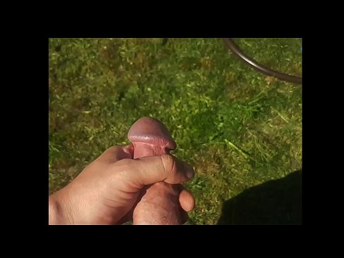 ❤️ A guapa quente recibe o seu coño rosa fodido e corre cun chorro nun xardín de verán ️ Vídeo de sexo a nós gl.appassistance.ru ❌️