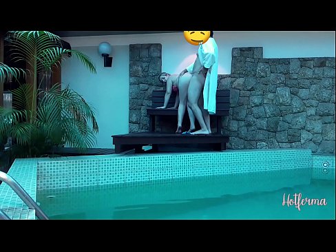 ❤️ O xefe invita a criada á piscina, pero non puido resistirse a un quente ️ Vídeo de sexo a nós gl.appassistance.ru ❌️