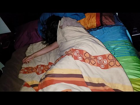❤️ Fillastro reprendendo á súa nova madrasta mentres ela dorme. ️ Vídeo de sexo a nós gl.appassistance.ru ❌️